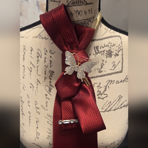 CUSTOM TIE-NECKLACE